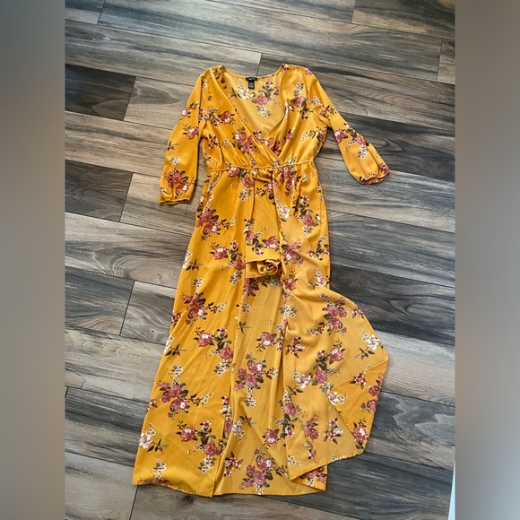 Yellow floral dress with skirt and shorts attached size large - Picture 2 of 4